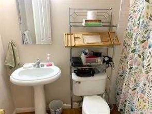72 Owens Close, Red Deer, AB - Indoor Photo Showing Bathroom