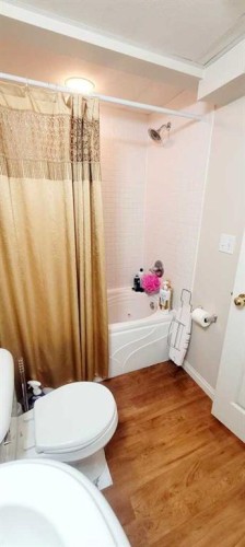 72 Owens Close, Red Deer, AB - Indoor Photo Showing Bathroom