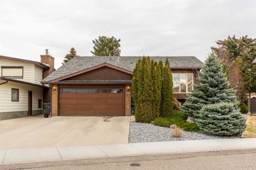 2208 27 Avenue SOUTH Lethbridge, AB T1K 6K4