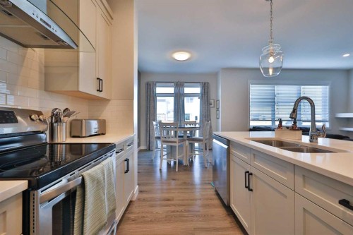 283 Northlander Bend West, Lethbridge, AB - Indoor Photo Showing Kitchen With Double Sink With Upgraded Kitchen