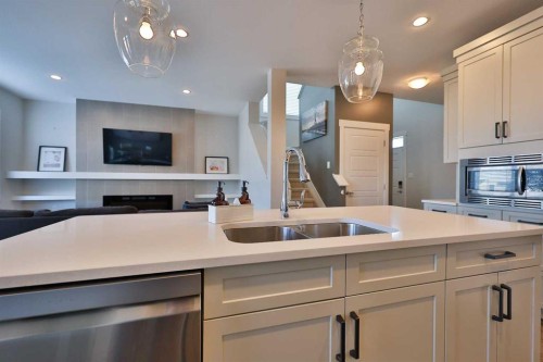 283 Northlander Bend West, Lethbridge, AB - Indoor Photo Showing Kitchen With Double Sink