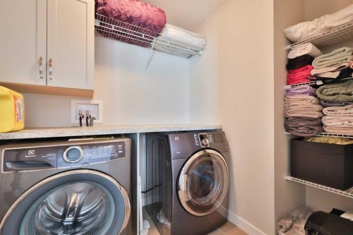 283 Northlander Bend West, Lethbridge, AB - Indoor Photo Showing Laundry Room