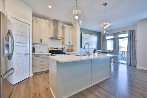 283 Northlander Bend West, Lethbridge, AB - Indoor Photo Showing Kitchen With Upgraded Kitchen