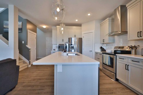 283 Northlander Bend West, Lethbridge, AB - Indoor Photo Showing Kitchen With Stainless Steel Kitchen With Upgraded Kitchen
