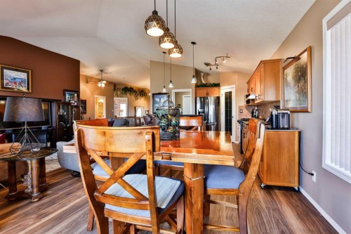 605 Sunridge Crescent West, Lethbridge, AB - Indoor Photo Showing Dining Room
