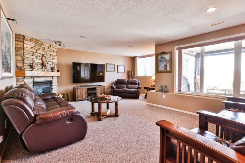 605 Sunridge Crescent West, Lethbridge, AB - Indoor Photo Showing Living Room With Fireplace
