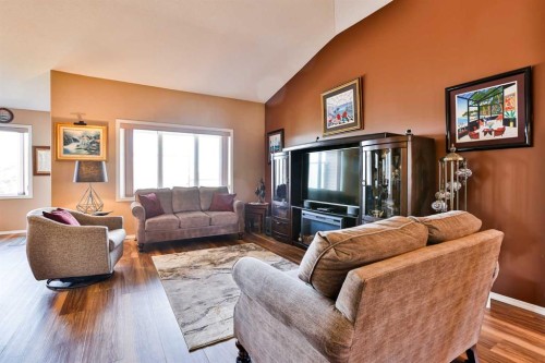605 Sunridge Crescent West, Lethbridge, AB - Indoor Photo Showing Living Room