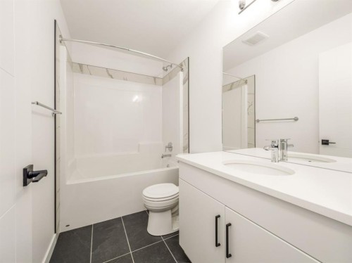 4353 25 Avenue South, Lethbridge, AB - Indoor Photo Showing Bathroom