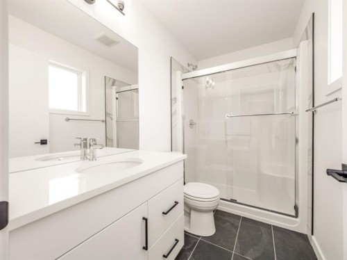 4353 25 Avenue South, Lethbridge, AB - Indoor Photo Showing Bathroom