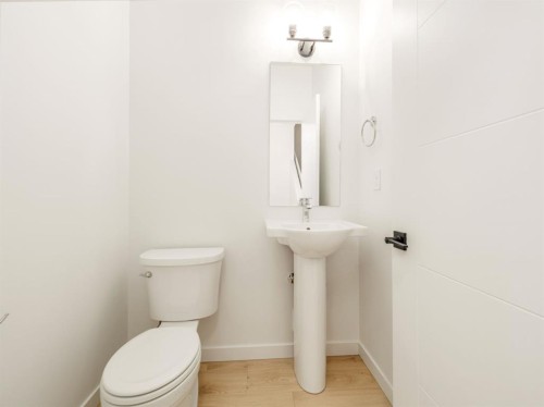 4353 25 Avenue South, Lethbridge, AB - Indoor Photo Showing Bathroom