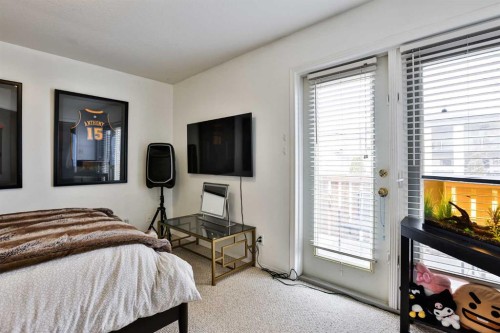 33 Chilcotin Road, Lethbridge, AB - Indoor Photo Showing Bedroom