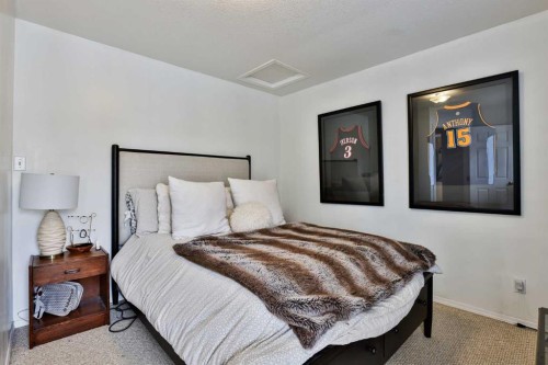 33 Chilcotin Road, Lethbridge, AB - Indoor Photo Showing Bedroom
