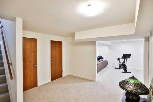 104 Elm Crescent South, Lethbridge, AB - Indoor Photo Showing Other Room