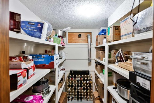 104 Elm Crescent South, Lethbridge, AB - Indoor