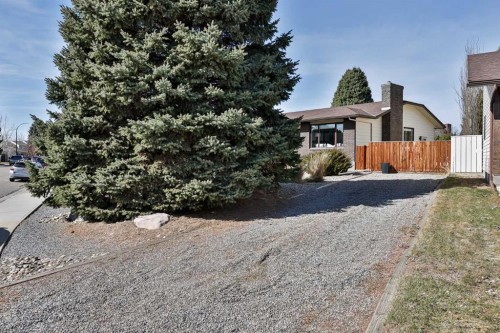 104 Elm Crescent South, Lethbridge, AB - Outdoor