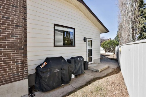 104 Elm Crescent South, Lethbridge, AB - Outdoor With Exterior
