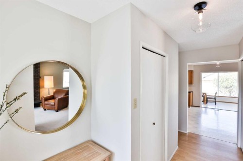 104 Elm Crescent South, Lethbridge, AB - Indoor Photo Showing Other Room