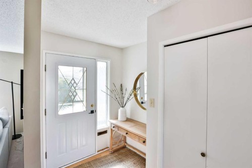 104 Elm Crescent South, Lethbridge, AB - Indoor Photo Showing Other Room