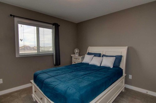 559 Moonlight Lane West, Lethbridge, AB - Indoor Photo Showing Bedroom