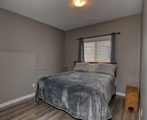 559 Moonlight Lane West, Lethbridge, AB - Indoor Photo Showing Bedroom