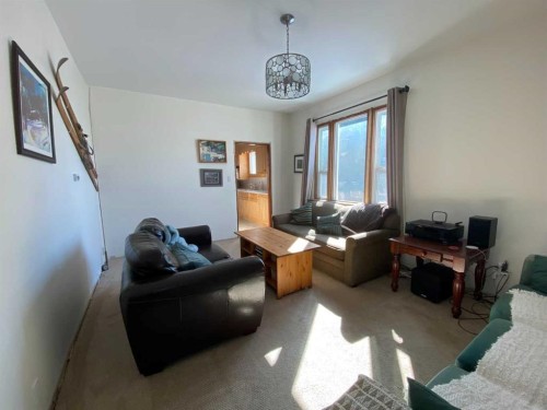 20601 25 Avenue, Bellevue, AB - Indoor Photo Showing Living Room