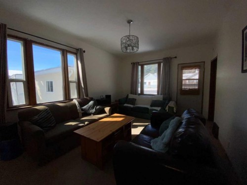 20601 25 Avenue, Bellevue, AB - Indoor Photo Showing Living Room