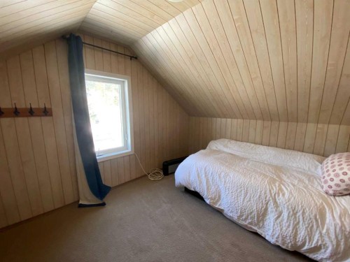 20601 25 Avenue, Bellevue, AB - Indoor Photo Showing Bedroom