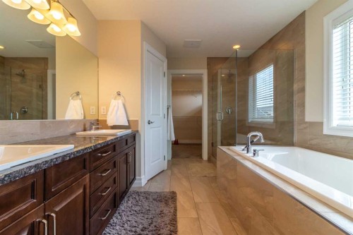 597 Aquitania Boulevard West, Lethbridge, AB - Indoor Photo Showing Bathroom