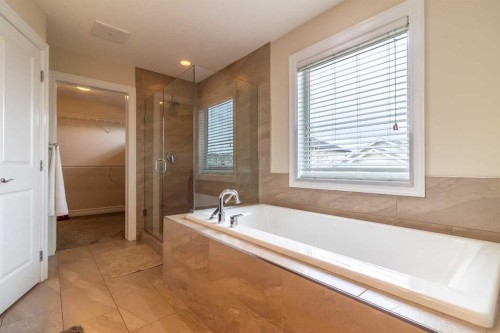 597 Aquitania Boulevard West, Lethbridge, AB - Indoor Photo Showing Bathroom