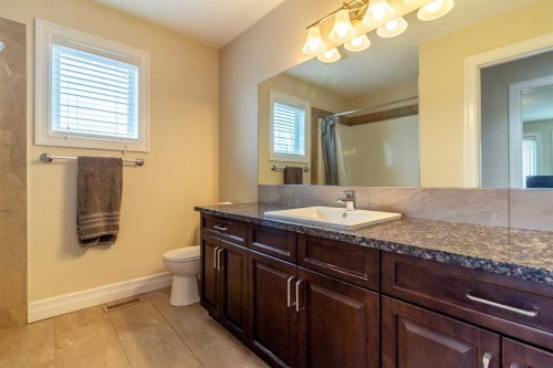 597 Aquitania Boulevard West, Lethbridge, AB - Indoor Photo Showing Bathroom