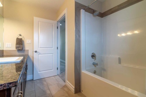 597 Aquitania Boulevard West, Lethbridge, AB - Indoor Photo Showing Bathroom