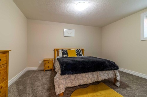 597 Aquitania Boulevard West, Lethbridge, AB - Indoor Photo Showing Bedroom