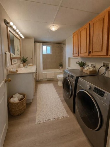 129 5 Avenue, Champion, AB - Indoor Photo Showing Laundry Room