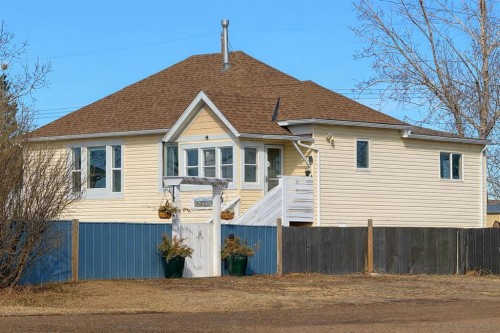 129 5 Avenue, Champion, AB - Outdoor
