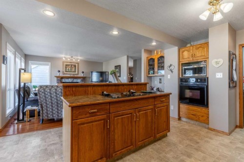229 Coachwood Point West, Lethbridge, AB - Indoor Photo Showing Kitchen With Double Sink