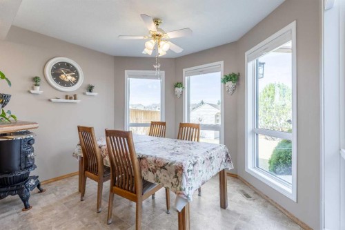 229 Coachwood Point West, Lethbridge, AB - Indoor Photo Showing Dining Room