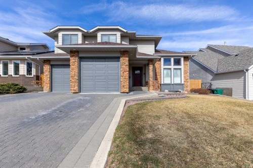 229 Coachwood Point West, Lethbridge, AB - Outdoor With Facade