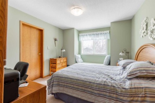 229 Coachwood Point West, Lethbridge, AB - Indoor Photo Showing Bedroom