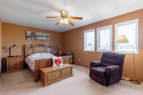 229 Coachwood Point West, Lethbridge, AB - Indoor Photo Showing Bedroom