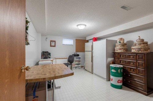 229 Coachwood Point West, Lethbridge, AB - Indoor