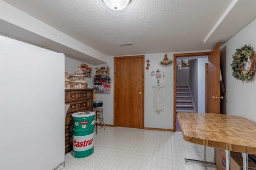 229 Coachwood Point West, Lethbridge, AB - Indoor Photo Showing Other Room