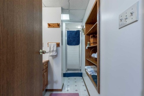 229 Coachwood Point West, Lethbridge, AB - Indoor