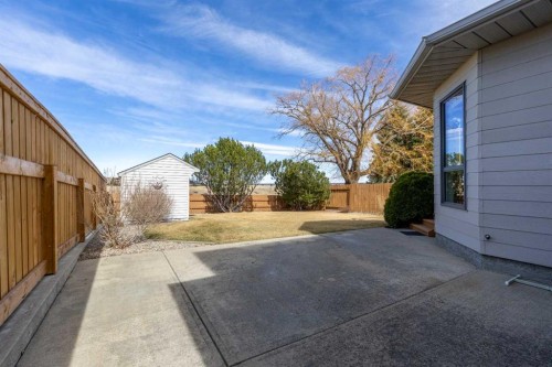 229 Coachwood Point West, Lethbridge, AB - Outdoor With Exterior