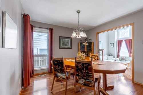 229 Coachwood Point West, Lethbridge, AB - Indoor Photo Showing Dining Room