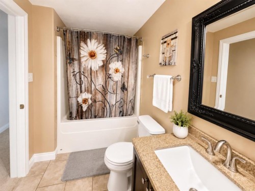 222 6A Street, Stirling, AB - Indoor Photo Showing Bathroom