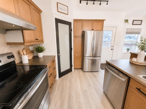 222 6A Street, Stirling, AB - Indoor Photo Showing Kitchen