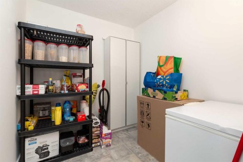 515-5 Berkley Place West, Lethbridge, AB - Indoor