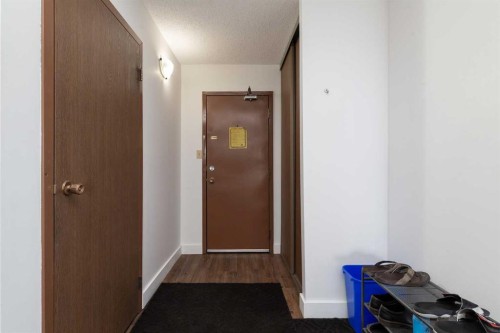 515-5 Berkley Place West, Lethbridge, AB - Indoor Photo Showing Other Room