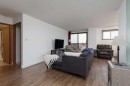 515-5 Berkley Place West, Lethbridge, AB  - Indoor Photo Showing Living Room 