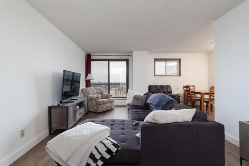 515-5 Berkley Place West, Lethbridge, AB - Indoor Photo Showing Living Room